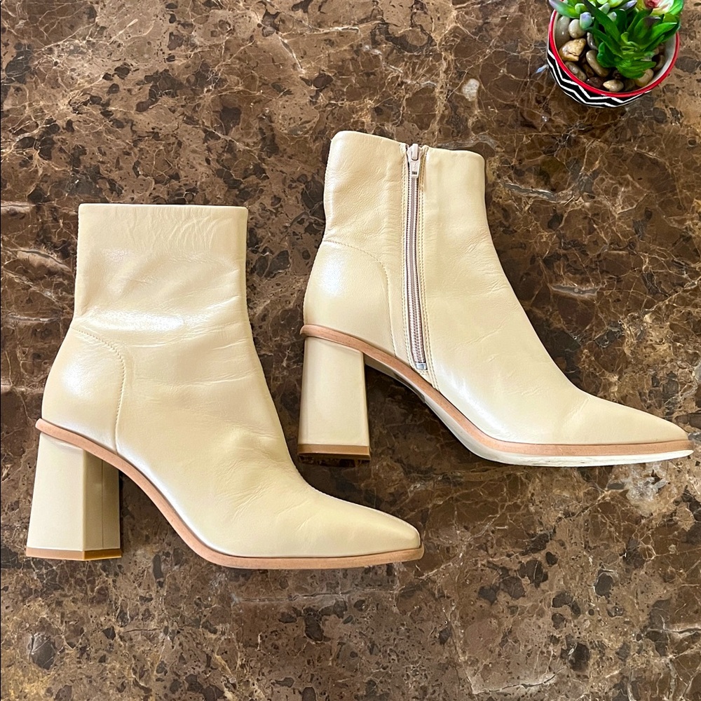 Free People Sienna Leather Ankle Boots in Buttercream size 37.5